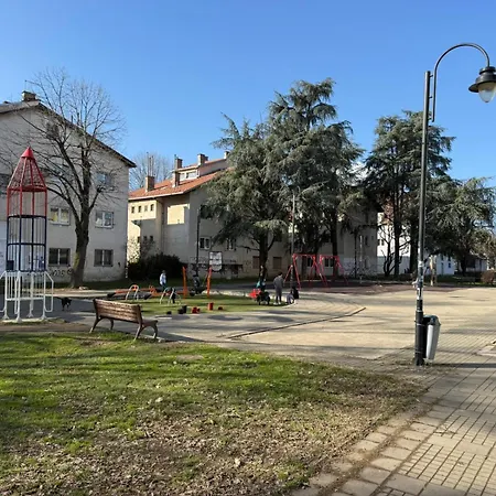 Centar Lux Obrenovac, Na Trgu, Siguran Parking アパート