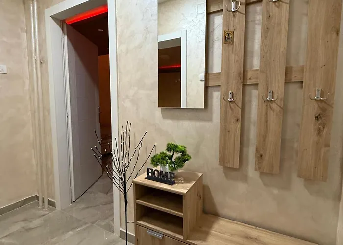 Centar Lux Obrenovac, Na Trgu, Siguran Parking *