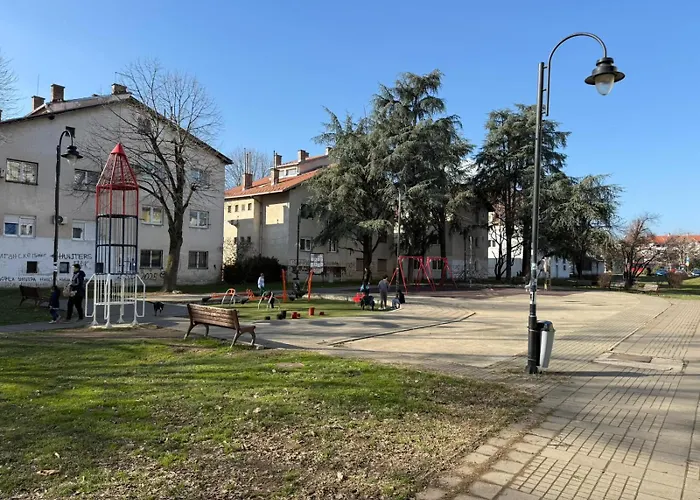 Centar Lux Obrenovac, Na Trgu, Siguran Parking アパート